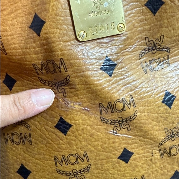 MCM Shoulder Bag with zipper - Picture 3 of 7